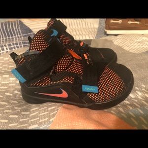 Nike Lebron Soldier 8C